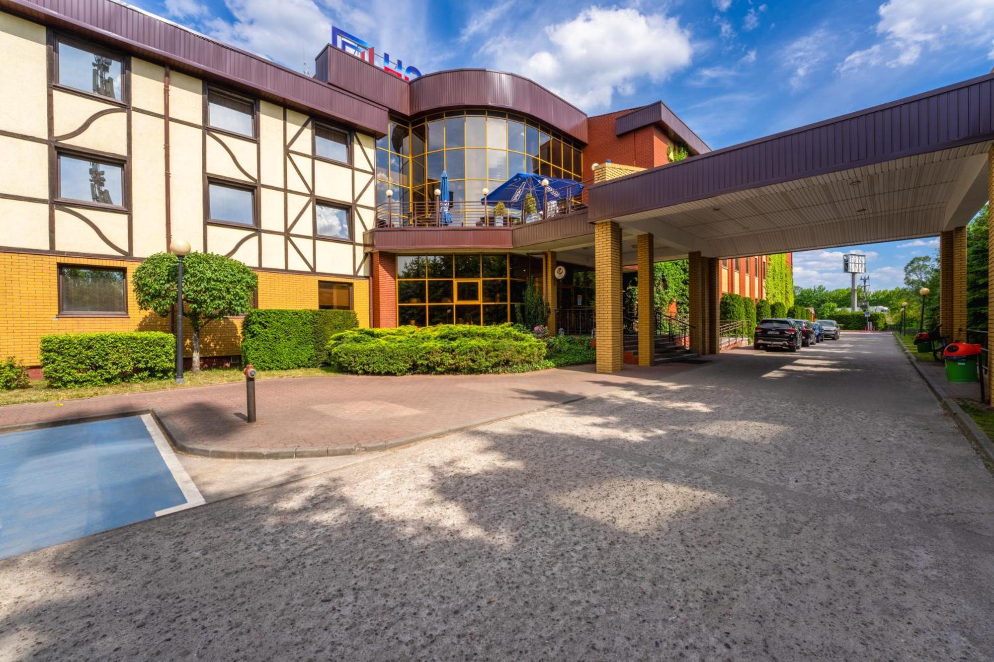 Hotel 500 Тарново-Подгурне Экстерьер фото