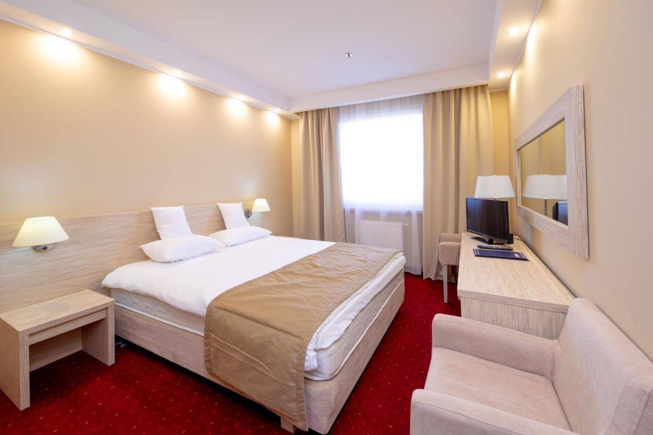 Hotel 500 Тарново-Подгурне Экстерьер фото